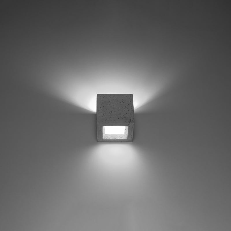 LEO concrete wall light