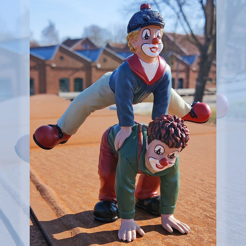 Handgefertigte Gilde Clown Figur 'Der Bocksprung', Kunstharz, 15 cm