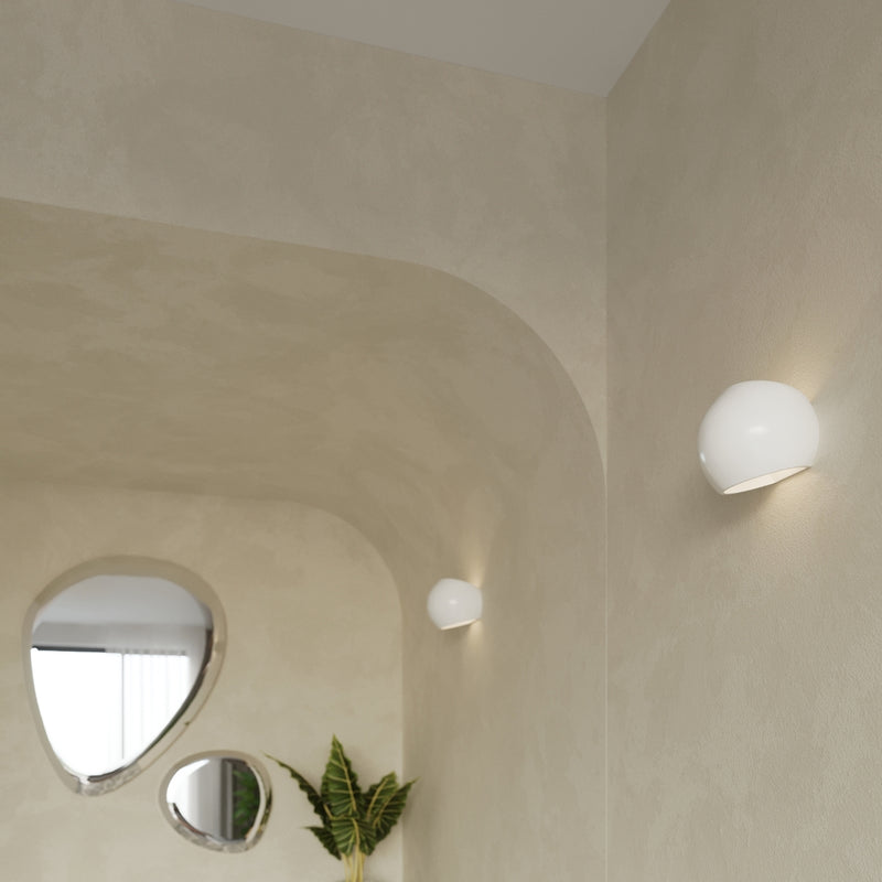 Lacquered wall light GLOBE glossy white