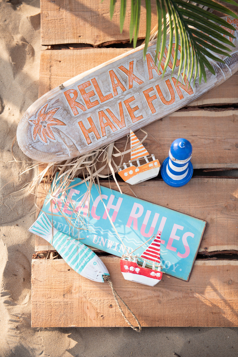 Wooden signs - set of 2 with aloha lettering and relaxing Beach Beach motif