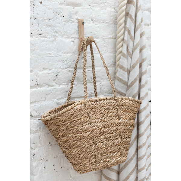 Beach bag with long handles made of jute