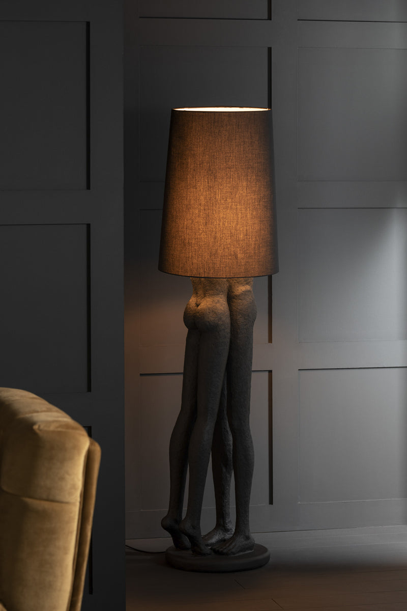 Elegant floor lamp lovers – artful staging in black 