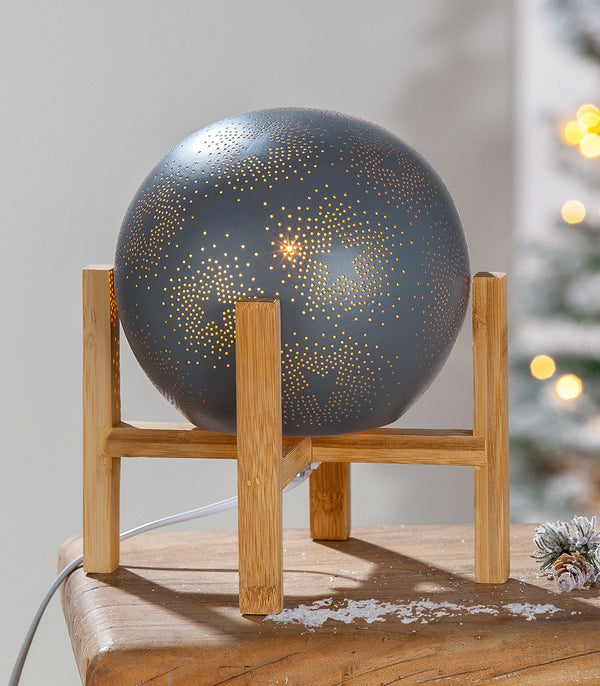 Stilvolle Porzellan Lampe 'Prickelstern' mit Holzfuß - Zeitlose Eleganz