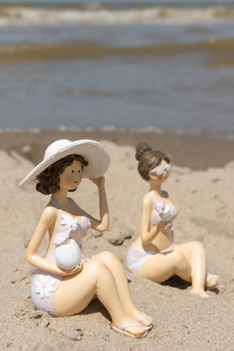 Bathing Ladies Sitting Poly Mix Set of 3 Elegant decorative figures with hat and cocktails
