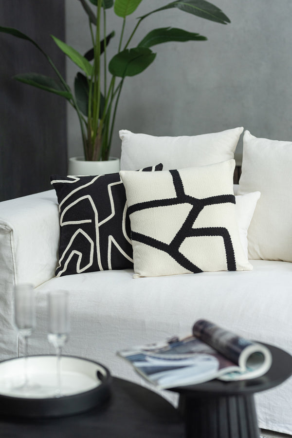 Elegant set of 4 cushions in black white and white black