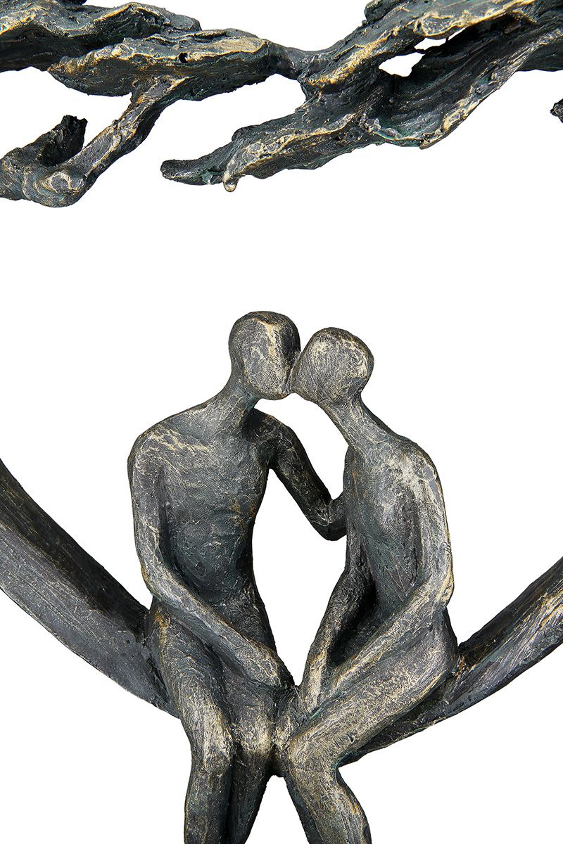 Bronze-coloured sculpture Kiss under Tree with couple motif