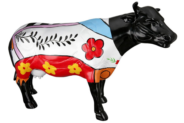 Fascinating poly sculpture 'Cow' in colorful street art style