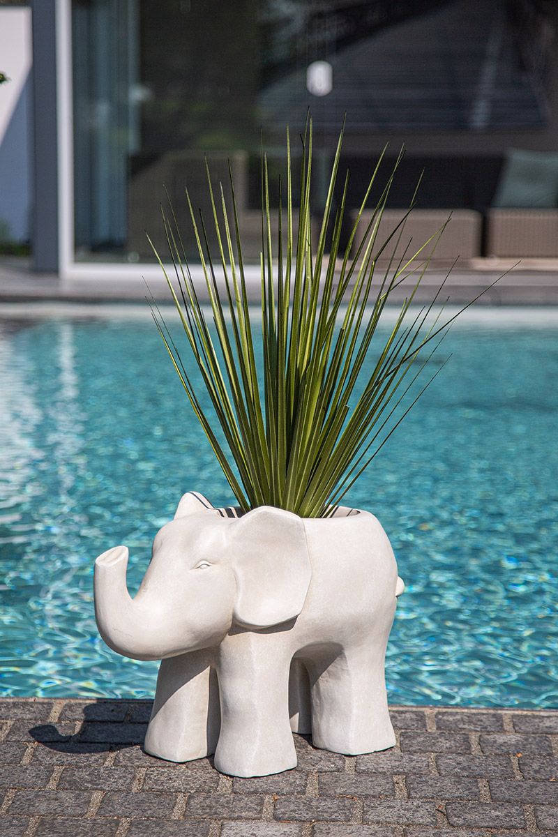Beige elephant-shaped planter made of fiberglass and magnesia 