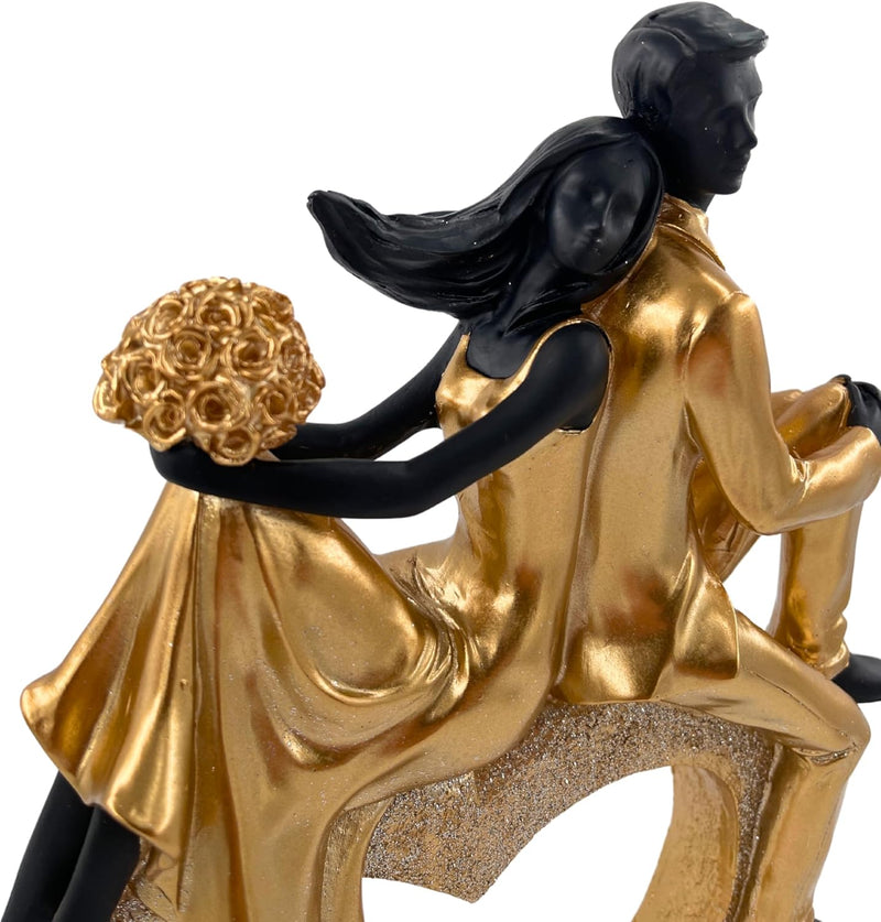 Elegante Skulptur eines sitzenden Paares in Herzform, Schwarz und Gold