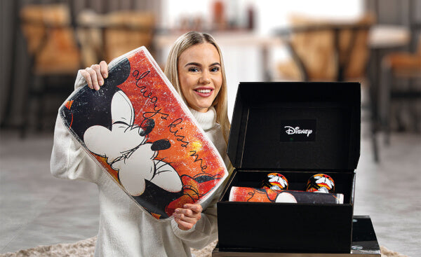 Disney stapelbeker en placemat kiss me altijd Mickey &amp; Minnie liefdevol ontwerp
