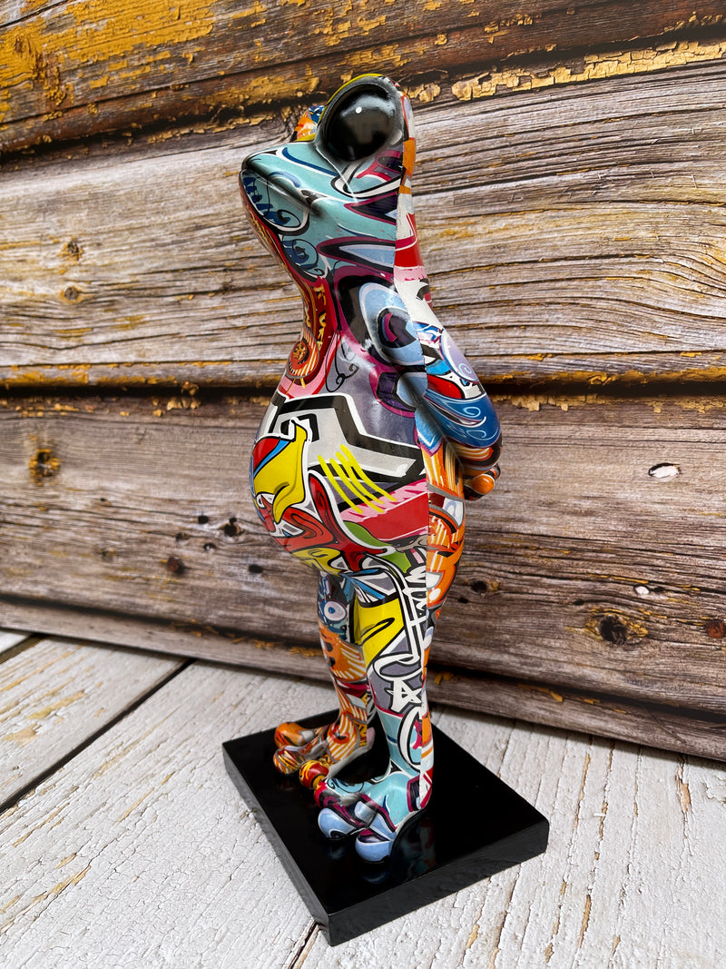 Urban Art: 'Street Art Frog'-sculptuur met kleurrijk graffiti-ontwerp en hars