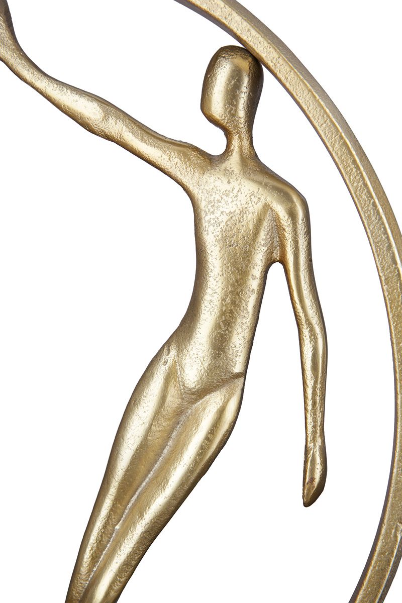 Hand in Hand - Eine goldfarbene dekorative Skulptur auf schwarzer Metallbase