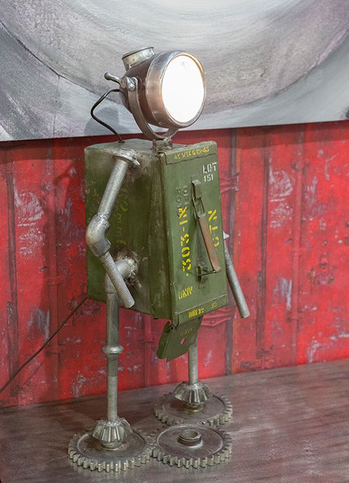 Metalen tafellamp Robot groen met opbergdoos Hoogte 72cm 