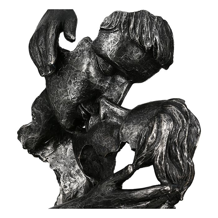 Sculptuur antieke afwerking kussend paar liefhebbers