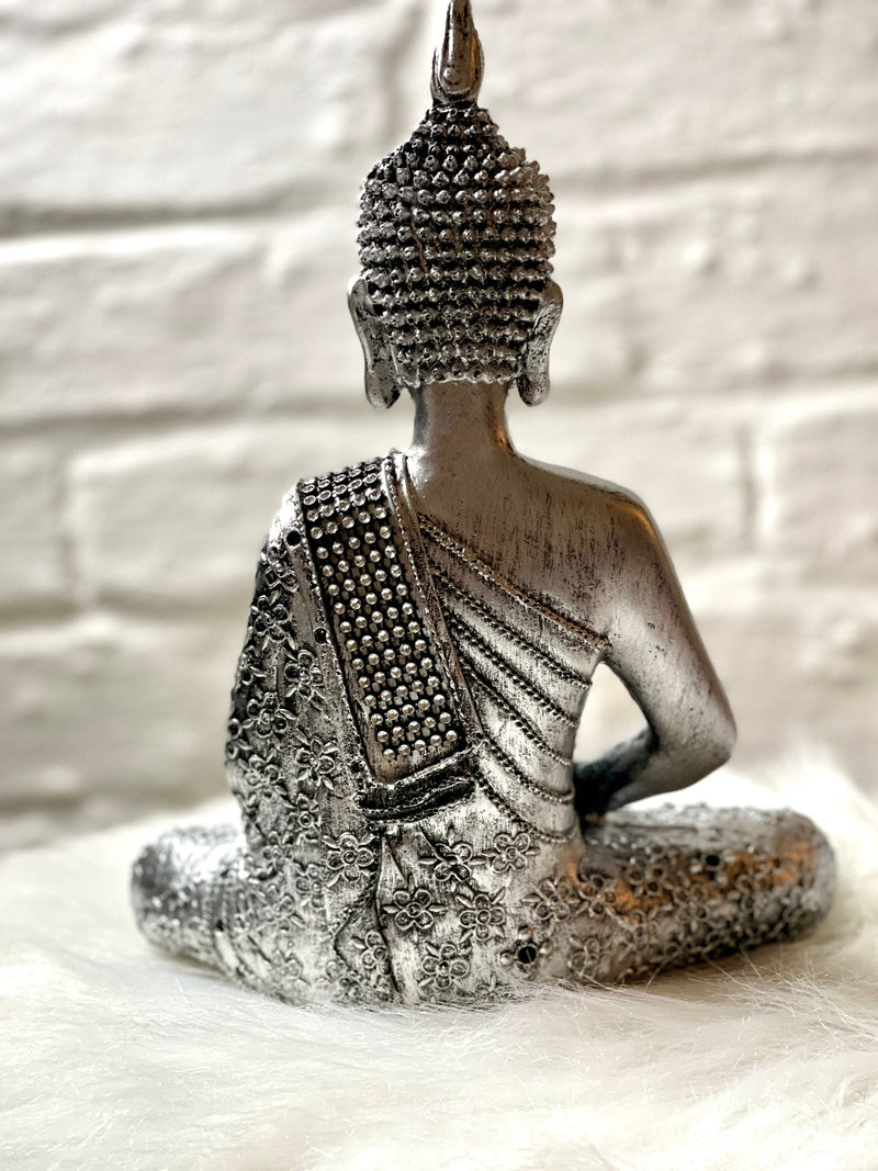Boeddha theelichthouder figuur decoratie Boeddhisme 26,5cm in goud of zilver