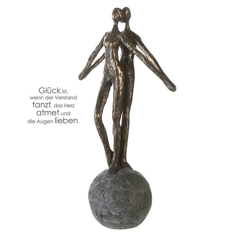 Handgefertigt Tanz Pärchen Skulptur TANZPARTNER bronzefarbenes Pärchen auf grauer Kugel Basis mit Spruchanhänger GLÜCK