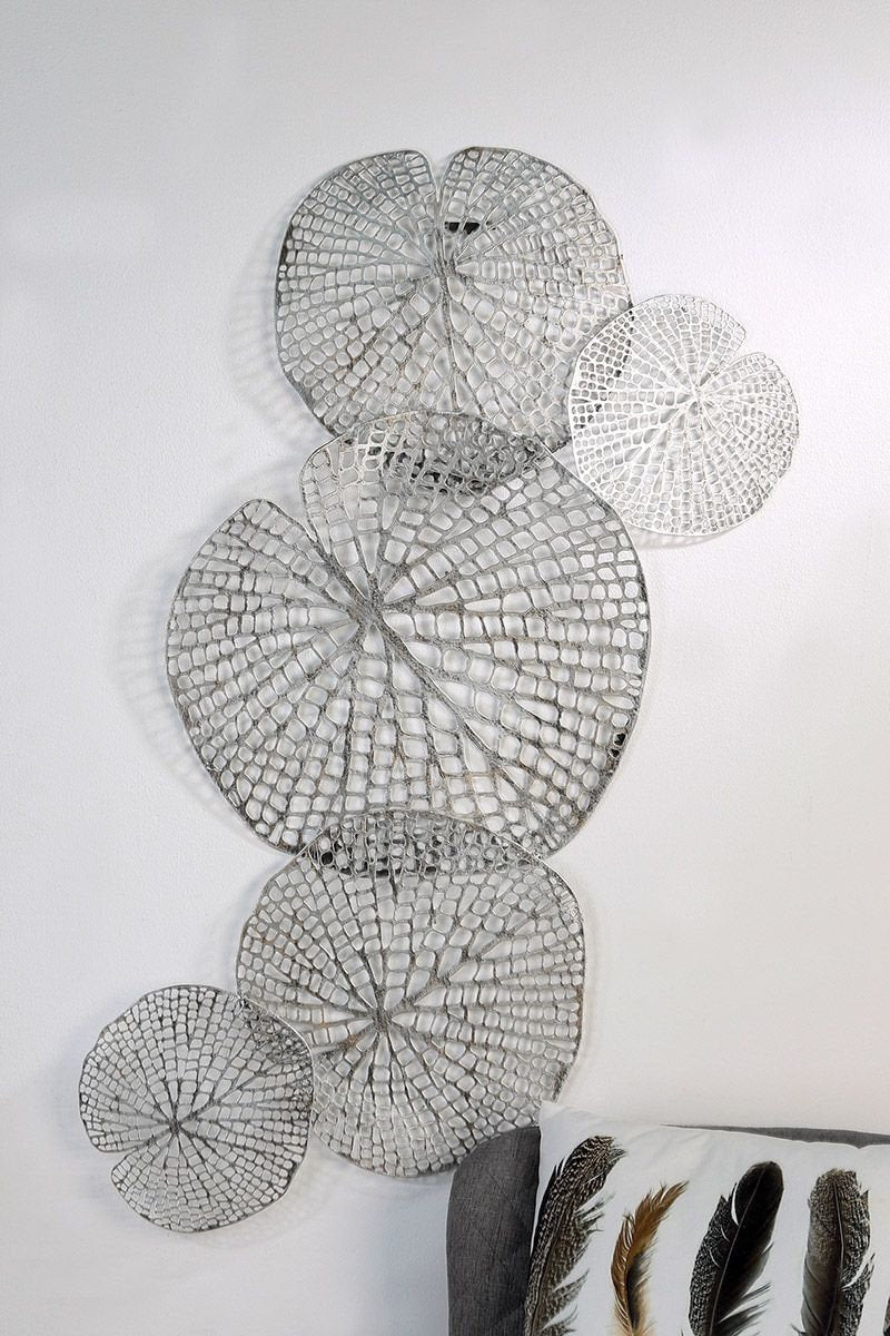 Wandreliëf Blaadjes - Zilverkleurige metalen decoratie met 5 blaadjes in een antiek design